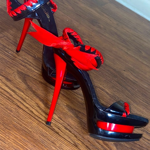 Red and black heel - Picture 1 of 4